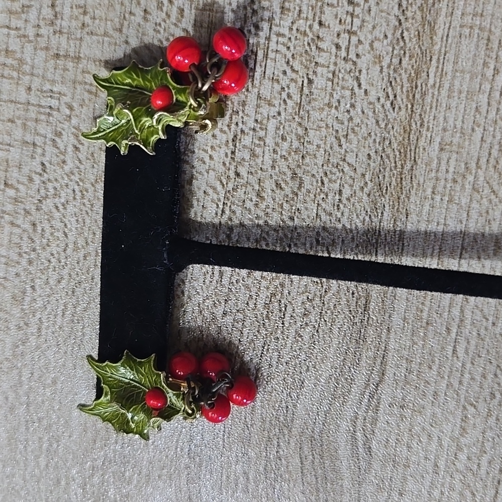 Vintage ART Christmas Festive Holly Leaf Earrings Clip-on Dangle